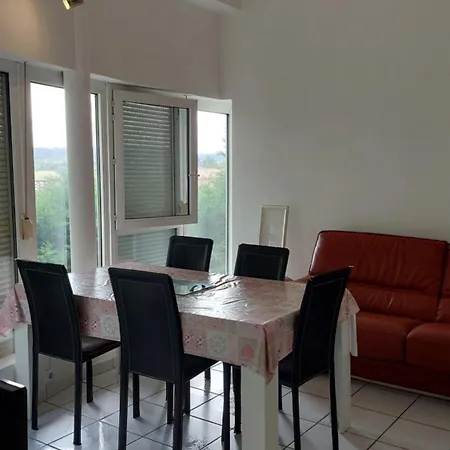 T3 Walibi Lägenhet Estillac